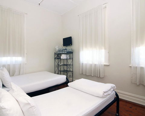 Hotel Claremont Guest House - E Caravan Parks 13