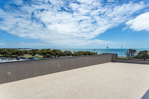 Blairgowrie Apartment 1 - On The Beach - E Caravan Parks 8