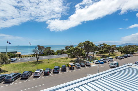 Blairgowrie Apartment 1 - On The Beach - E Caravan Parks 18