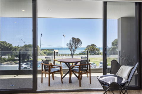 Blairgowrie Apartment 1 - On The Beach - E Caravan Parks 0
