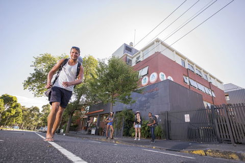 Melbourne Metro YHA - E Caravan Parks 1