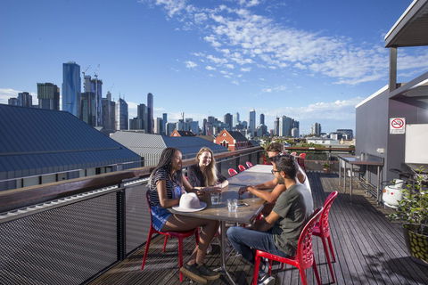 Melbourne Metro YHA - E Caravan Parks 0