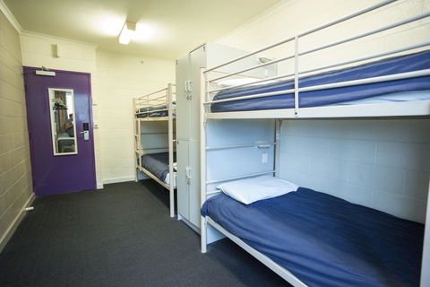 Melbourne Metro YHA - E Caravan Parks 14