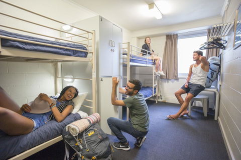 Melbourne Metro YHA - E Caravan Parks 32