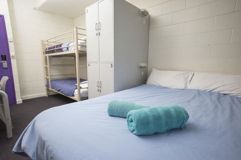 Melbourne Metro YHA - E Caravan Parks 8