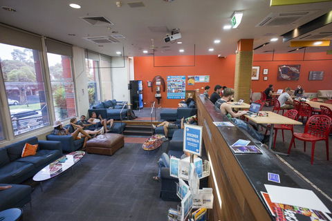 Melbourne Metro YHA - E Caravan Parks 6