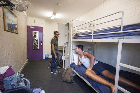 Melbourne Metro YHA - E Caravan Parks 13