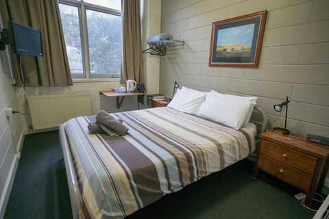 Melbourne Metro YHA - E Caravan Parks 4