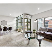 Sophisticated modern 3 bed home in foodie paradise