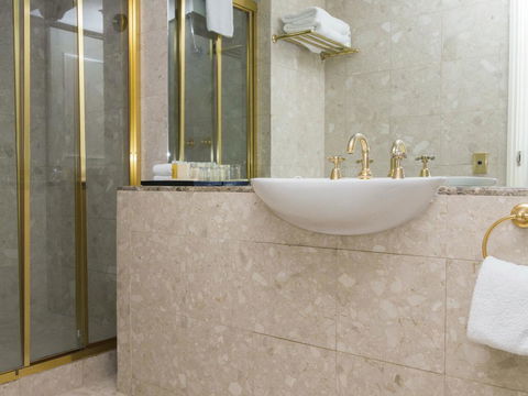 Stamford Plaza Melbourne - E Caravan Parks 3