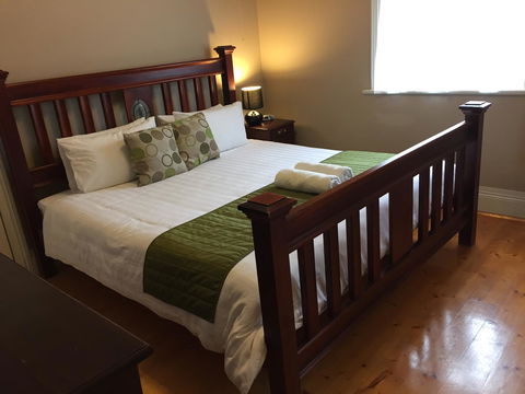 Little River Bed And Breakfast - E Caravan Parks 25
