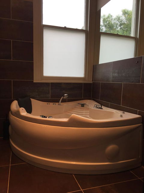 Little River Bed And Breakfast - E Caravan Parks 28