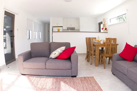 16 King Street - E Caravan Parks 6
