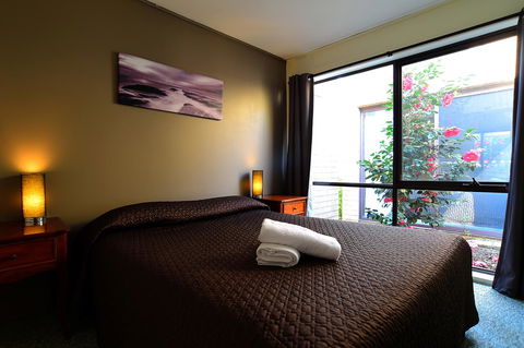 Executive Hideaway - E Caravan Parks 20
