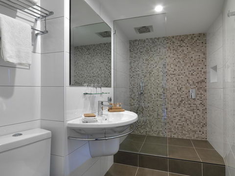 Hotel Grand Chancellor Melbourne - E Caravan Parks 6