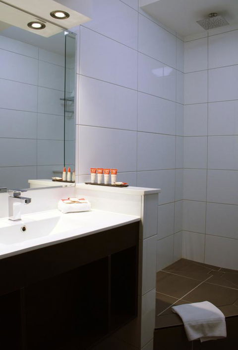 Hotel Grand Chancellor Melbourne - E Caravan Parks 10