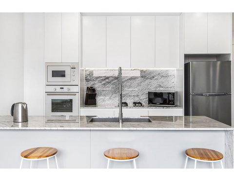 Boutique Apartment In Quiet, Sought-after Suburb - E Caravan Parks 7