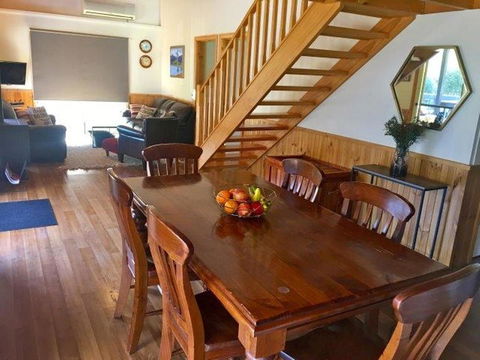 Kangurra Holiday House - E Caravan Parks 13