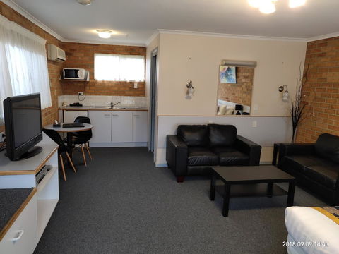 Coachman Motel And Holiday Units - E Caravan Parks 24