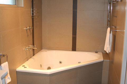 Coachman Motel And Holiday Units - E Caravan Parks 12