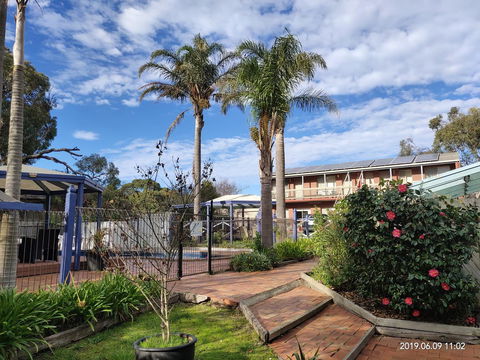 Coachman Motel And Holiday Units - E Caravan Parks 14