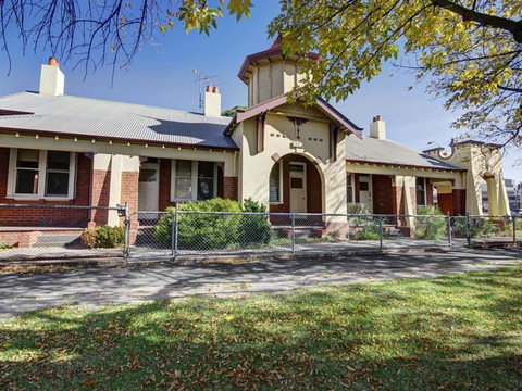 Boutique Heritage Studios On Ryrie Geelong CBD Opposite Hospital - E Caravan Parks 4