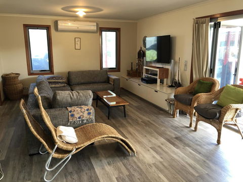 Beautiful, Cosy And Quiet - E Caravan Parks 3