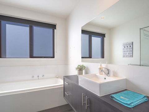 Blairgowrie Moonah Beach House: Walk To Beach - E Caravan Parks 15
