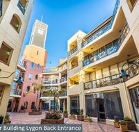 Clocktower Apartment Hotel - E Caravan Parks