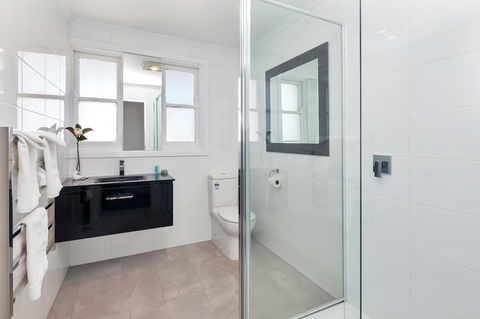 Lake Wendouree Luxury Apartments - E Caravan Parks 13