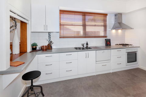 Lake Wendouree Luxury Apartments - E Caravan Parks 16