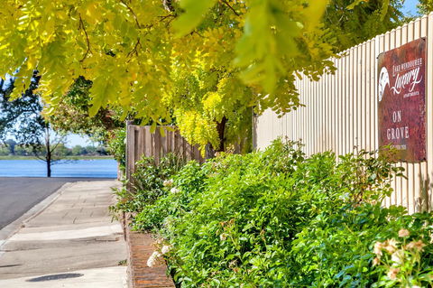 Lake Wendouree Luxury Apartments - E Caravan Parks 9