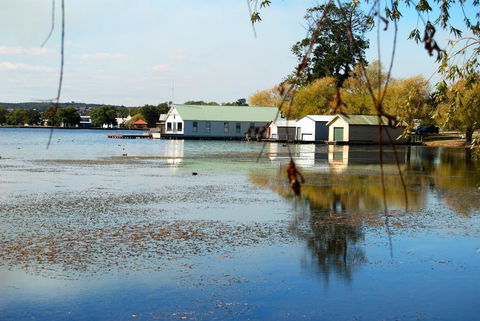 Lake Wendouree Luxury Apartments - E Caravan Parks 12