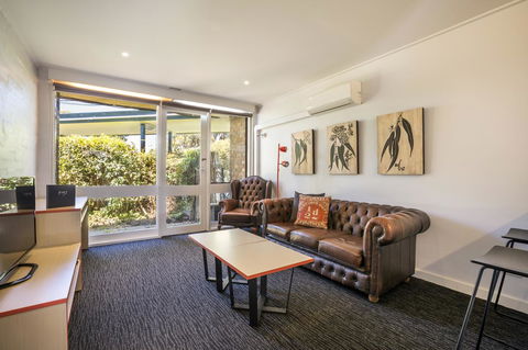 Burvale Hotel - E Caravan Parks 33