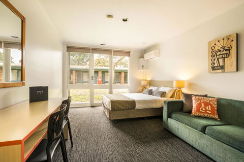 Burvale Hotel - E Caravan Parks 7