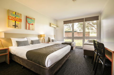 Burvale Hotel - E Caravan Parks 0
