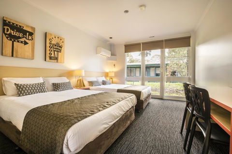 Burvale Hotel - E Caravan Parks 6