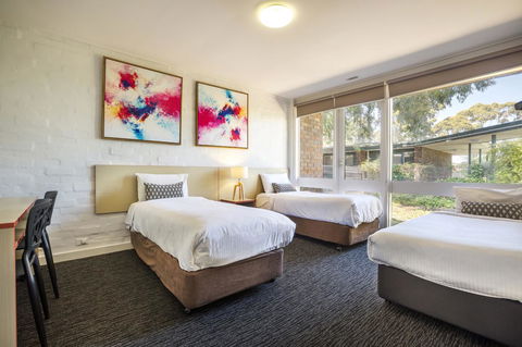 Burvale Hotel - E Caravan Parks 4
