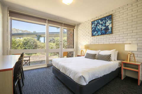 Burvale Hotel - E Caravan Parks 5