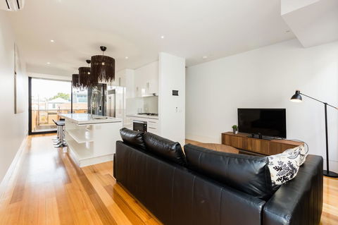 RenÃ©e - Beyond A Room Private Apartments - E Caravan Parks 2