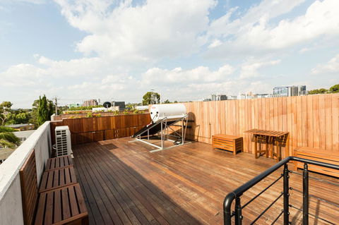RenÃ©e - Beyond A Room Private Apartments - E Caravan Parks 19