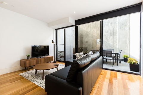 RenÃ©e - Beyond A Room Private Apartments - E Caravan Parks 10