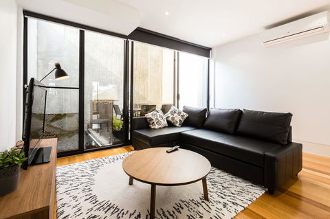 RenÃ©e - Beyond A Room Private Apartments - E Caravan Parks 11