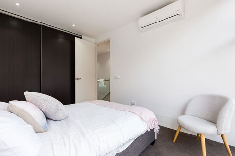 RenÃ©e - Beyond A Room Private Apartments - E Caravan Parks 15