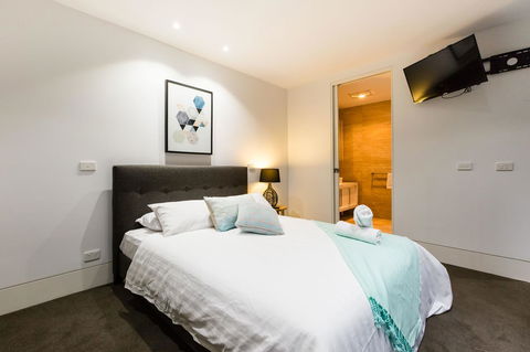 RenÃ©e - Beyond A Room Private Apartments - E Caravan Parks 18