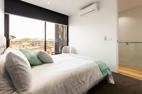 RenÃ©e - Beyond A Room Private Apartments - E Caravan Parks 14