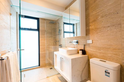 RenÃ©e - Beyond A Room Private Apartments - E Caravan Parks 1