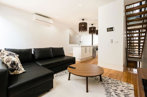 RenÃ©e - Beyond A Room Private Apartments - E Caravan Parks 7