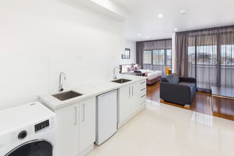 City Edge Dandenong Apartment Hotel - E Caravan Parks 10