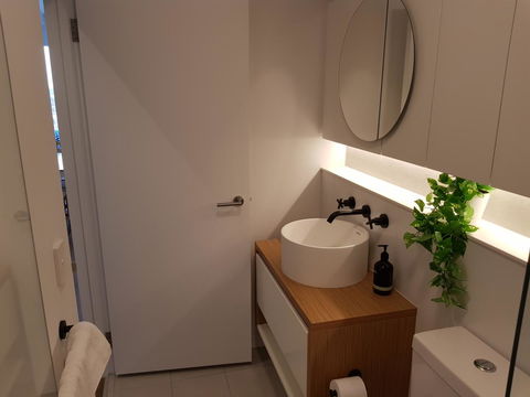 Ivanhoe Apartments - E Caravan Parks 24